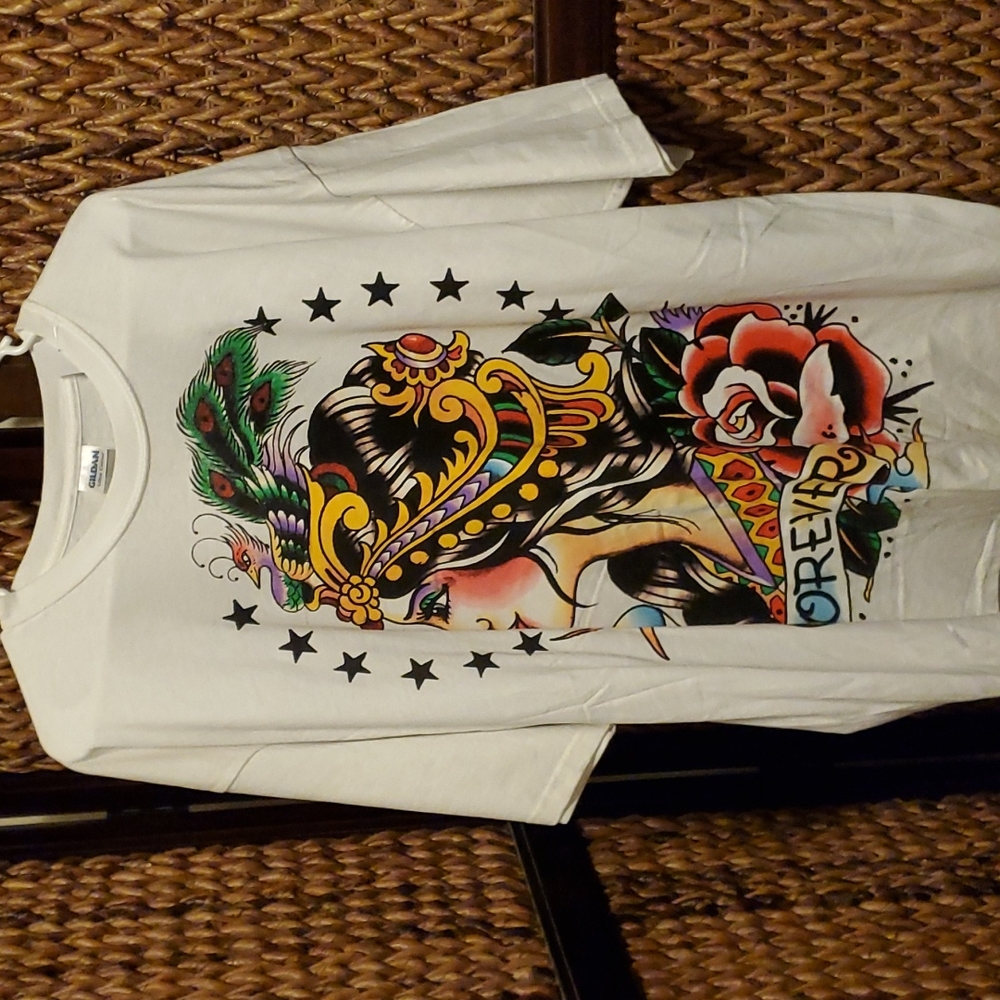 Gildan Tag graphic Tshirt